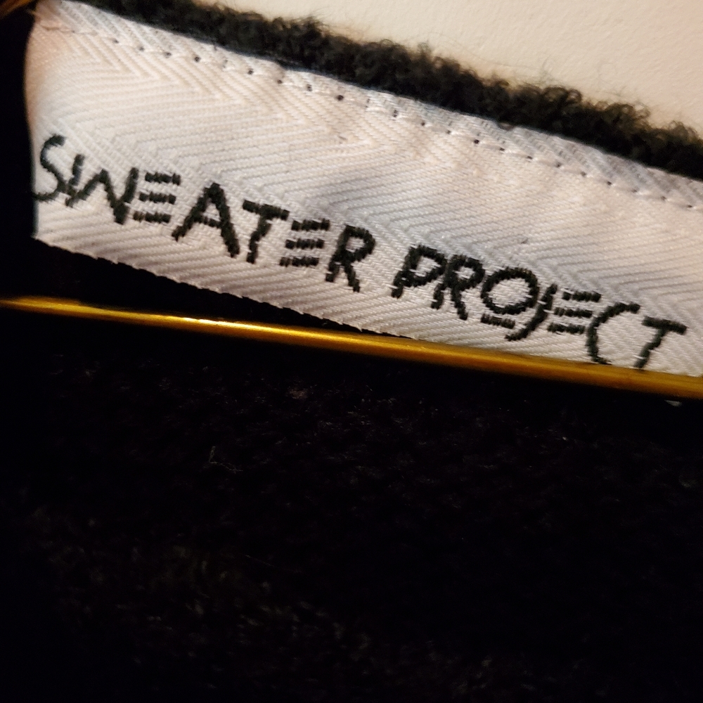 Black shawl. - Picture 3 of 3